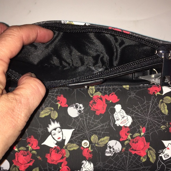 HP🎊Disney  Villains convertible clutch purse - Picture 9 of 13